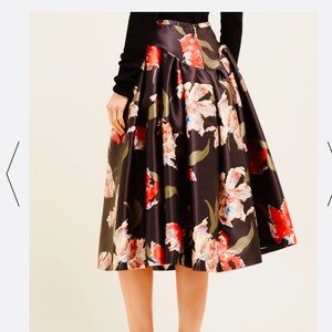 Rochas classy fancy skirt size 42 silk material